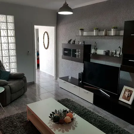 Detached With Private Pool In Villa *