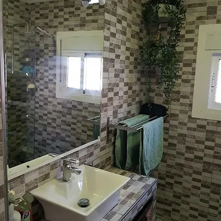 Detached With Private Pool In Villa *